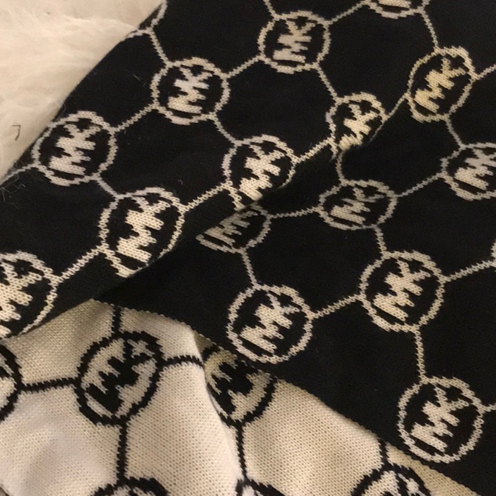 Michael Kors scarf - Picture 2 of 3
